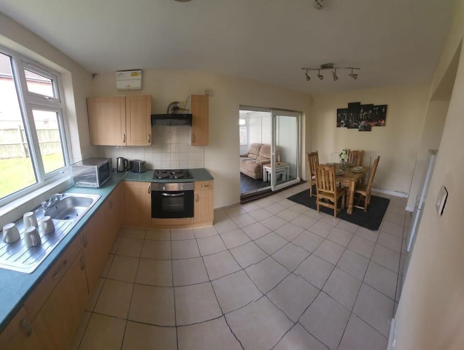 4 Bed Family Home With Secure Parking. Warwick Uni Coventry Bagian luar foto